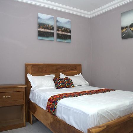 Faith And Grace Guest House Lamin ภายนอก รูปภาพ