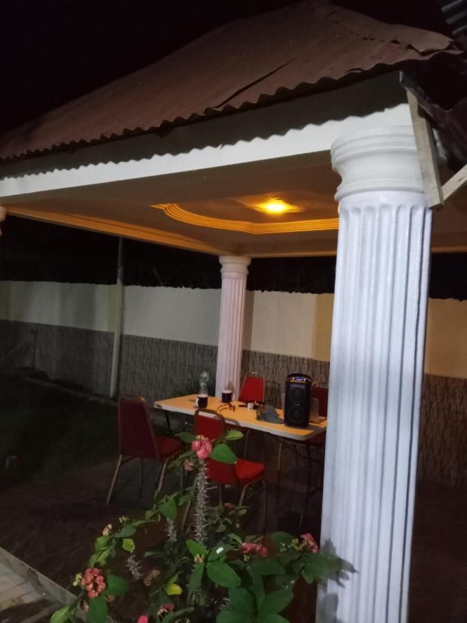 Faith And Grace Guest House Lamin ภายนอก รูปภาพ