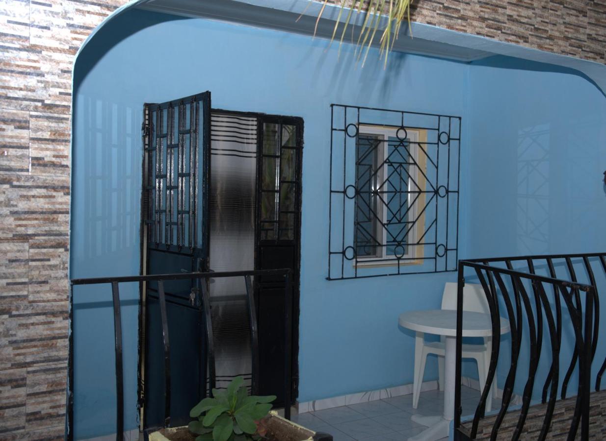 Faith And Grace Guest House Lamin ภายนอก รูปภาพ