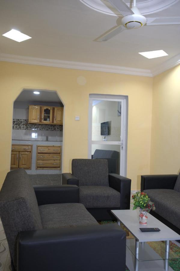 Faith And Grace Guest House Lamin ภายนอก รูปภาพ