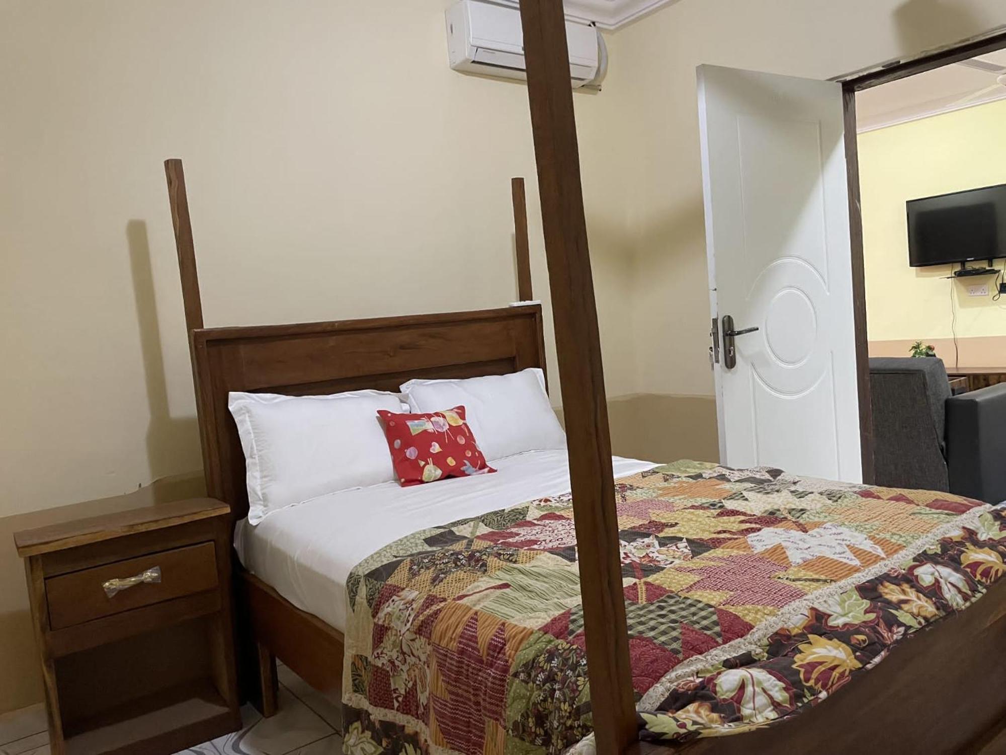 Faith And Grace Guest House Lamin ภายนอก รูปภาพ