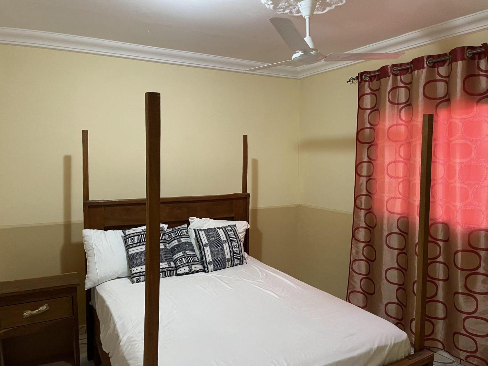 Faith And Grace Guest House Lamin ภายนอก รูปภาพ