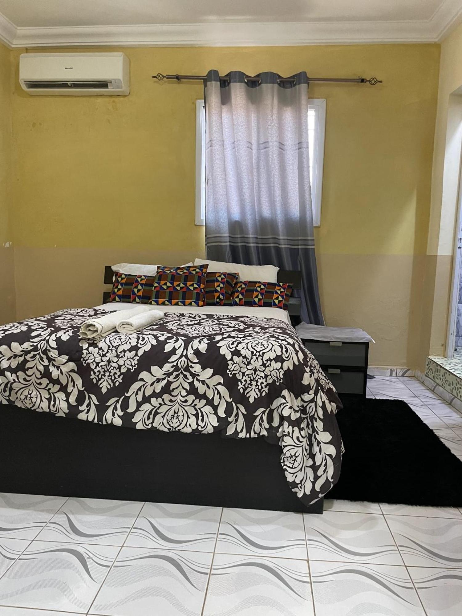 Faith And Grace Guest House Lamin ภายนอก รูปภาพ