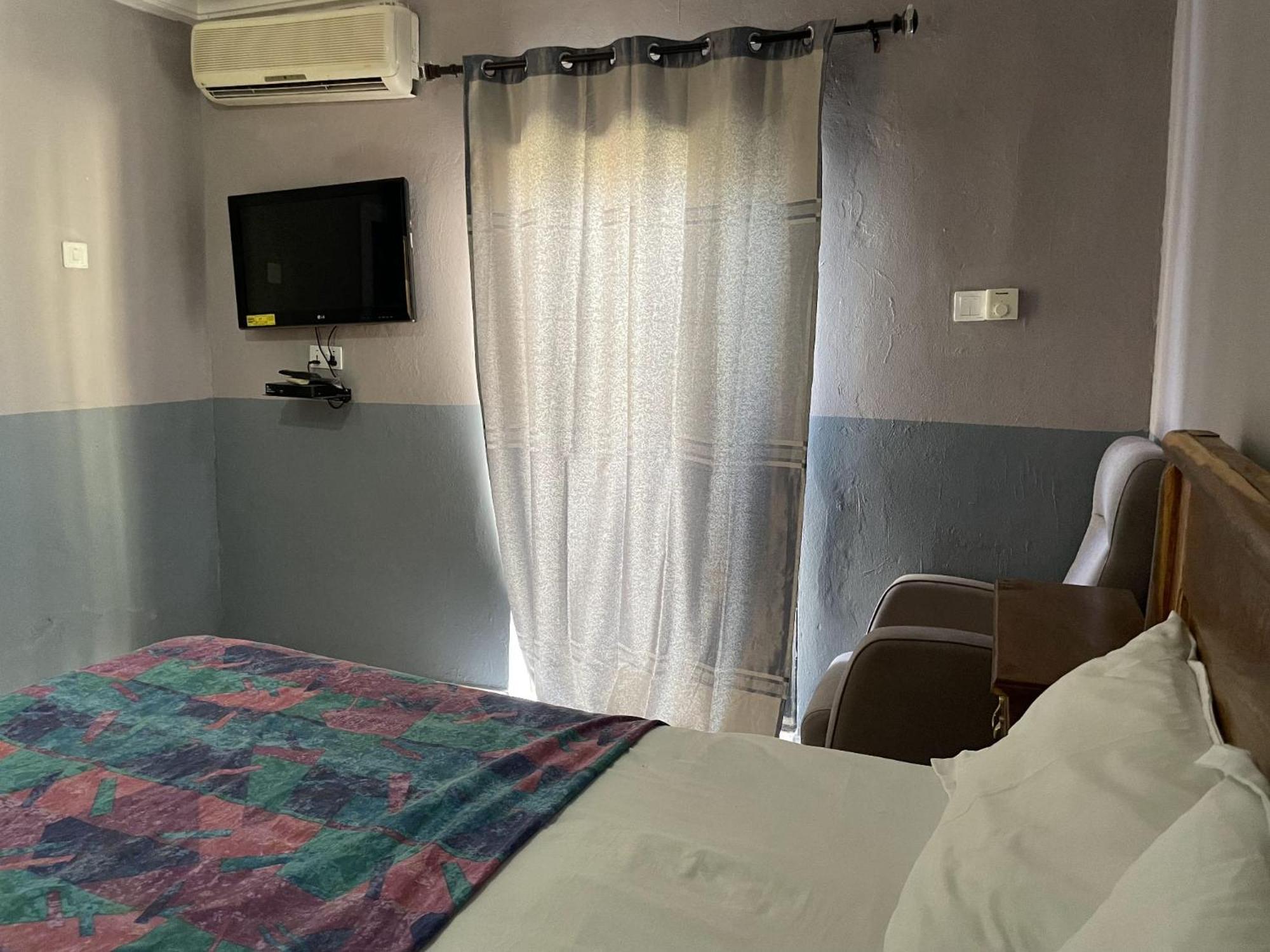 Faith And Grace Guest House Lamin ภายนอก รูปภาพ